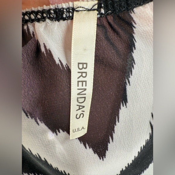 EUC Brenda’s Chevron Blouse - Picture 9 of 10